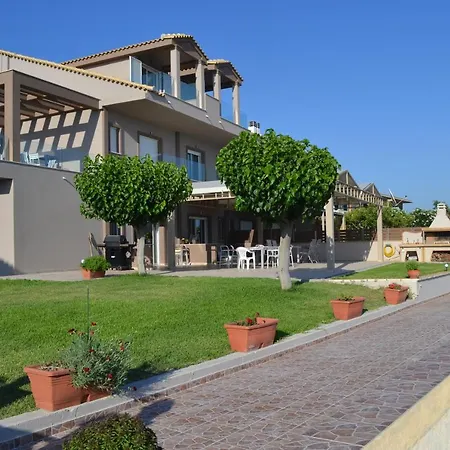 Aquarius House Holiday home *