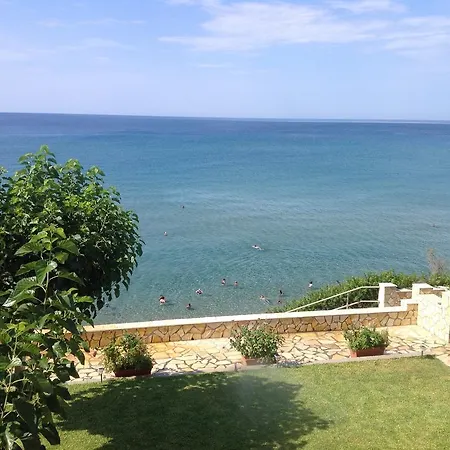 Aquarius House Holiday home *